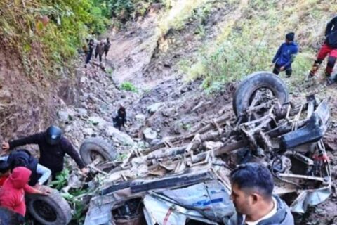 कृष्णभिर नजिकै पहिरो खसेपछि पृथ्वी राजमार्ग एकतर्फी