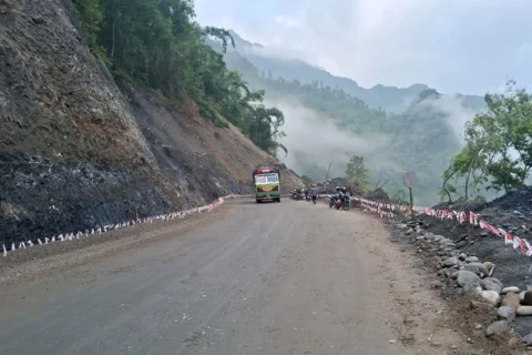आज राति पृथ्वी राजमार्गमा सम्पुर्ण सवारी आवागमन बन्द