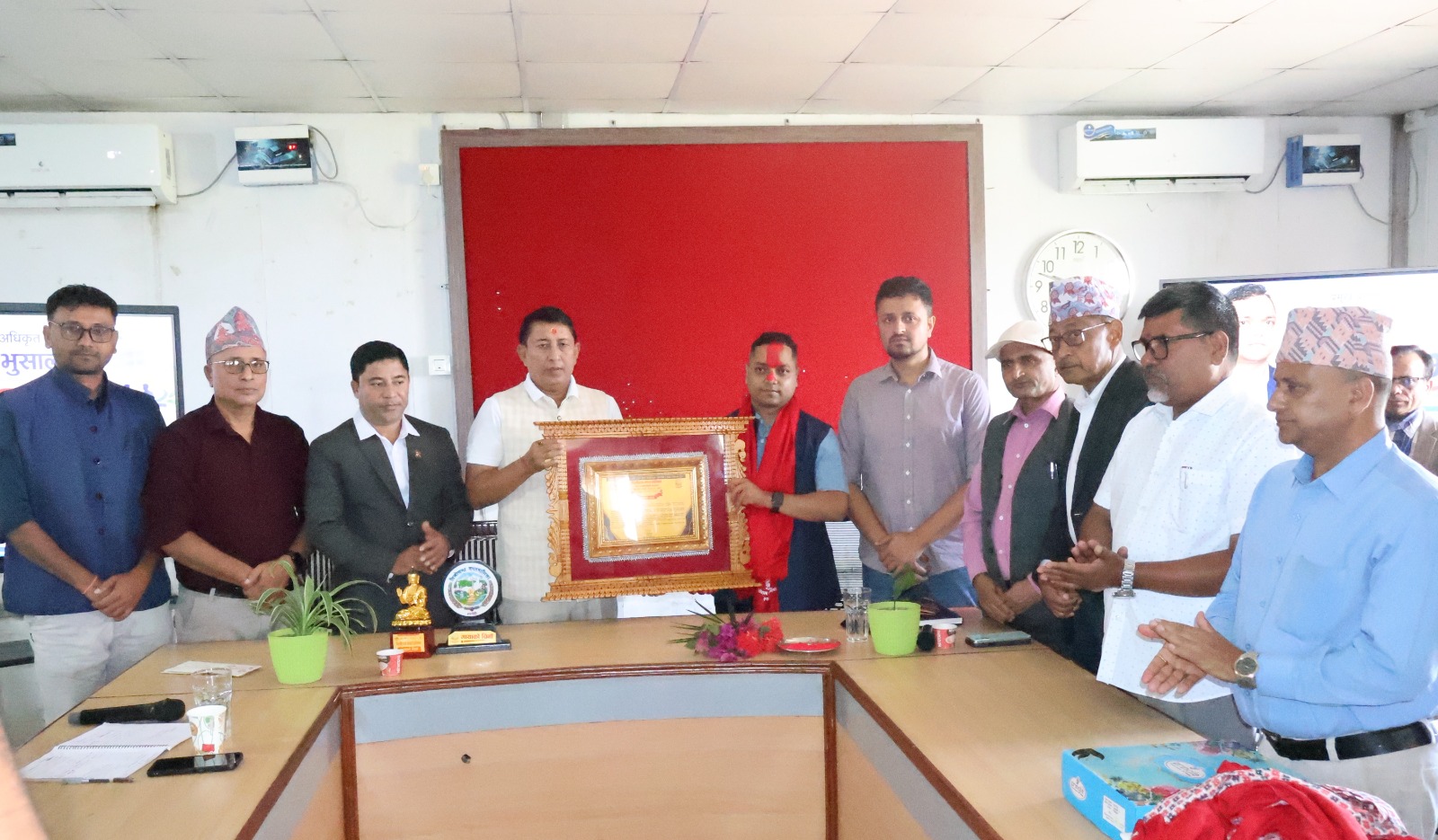 तिलोत्तमाका प्रमुख प्रशासकीय अधिकृत  भुसाललाई सम्मानसहित फेरी भेटौला कार्यक्रम 