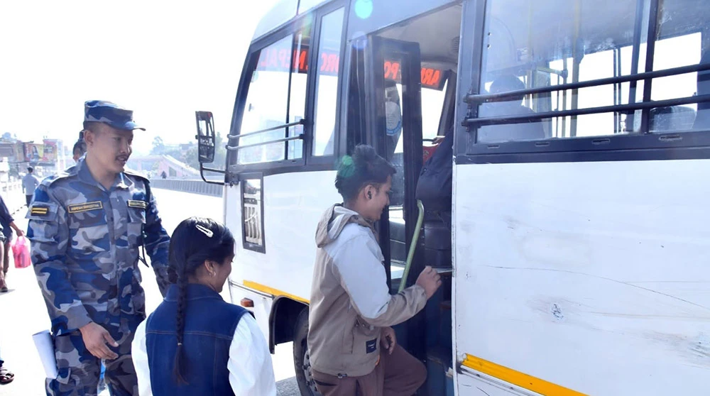 दशैँको अवसरमा सशस्त्र प्रहरी बलद्वारा निःशुल्क बस सेवा सञ्चालन
